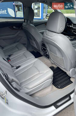 Внедорожник / Кроссовер Audi Q7 2016 в 