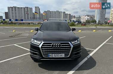 Внедорожник / Кроссовер Audi Q7 2016 в 