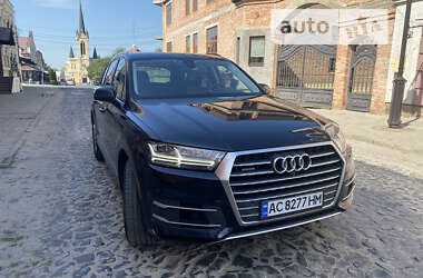 Внедорожник / Кроссовер Audi Q7 2017 в 