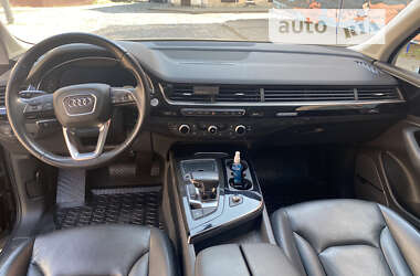 Внедорожник / Кроссовер Audi Q7 2017 в 