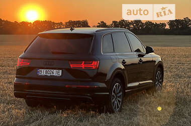 Позашляховик / Кросовер Audi Q7 2017 в Лубнах