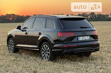 Позашляховик / Кросовер Audi Q7 2017 в Лубнах