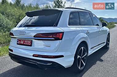 Позашляховик / Кросовер Audi Q7 2020 в 