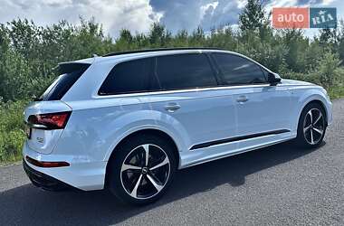 Позашляховик / Кросовер Audi Q7 2020 в 
