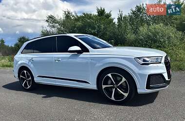 Позашляховик / Кросовер Audi Q7 2020 в 