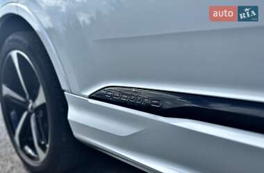 Позашляховик / Кросовер Audi Q7 2020 в 
