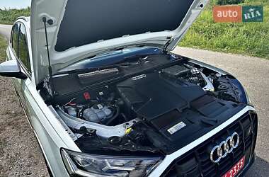 Позашляховик / Кросовер Audi Q7 2020 в 