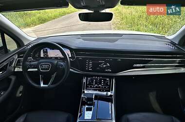 Позашляховик / Кросовер Audi Q7 2020 в 