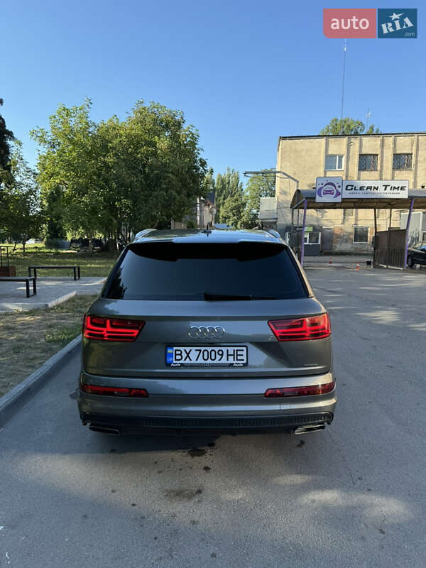 Внедорожник / Кроссовер Audi Q7 2015 в Каменец-Подольском