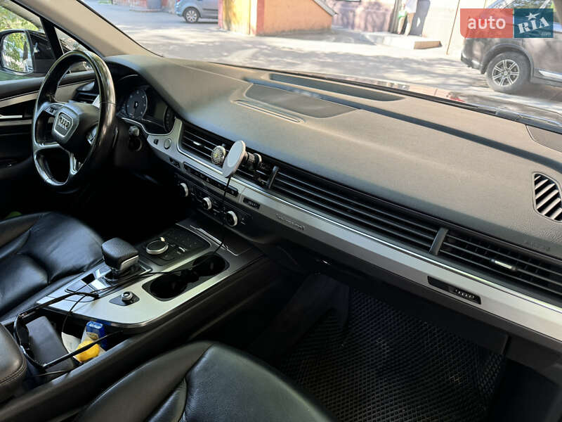 Позашляховик / Кросовер Audi Q7 2016 в Києві