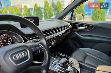 Внедорожник / Кроссовер Audi Q7 2016 в 