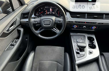 Внедорожник / Кроссовер Audi Q7 2016 в 