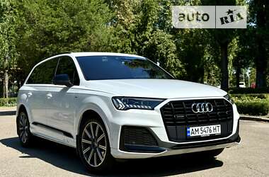 Позашляховик / Кросовер Audi Q7 2020 в Києві