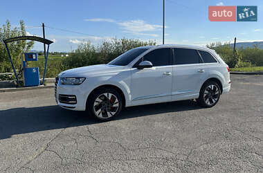 Внедорожник / Кроссовер Audi Q7 2017 в 