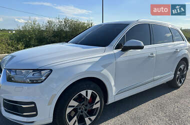 Внедорожник / Кроссовер Audi Q7 2017 в 