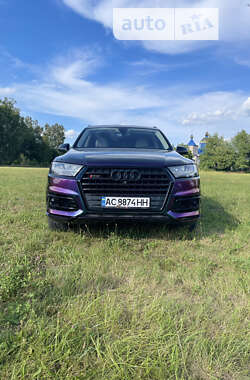 Позашляховик / Кросовер Audi Q7 2017 в 