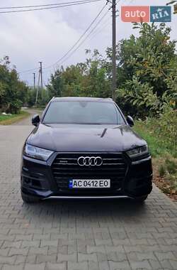 Внедорожник / Кроссовер Audi Q7 2017 в 