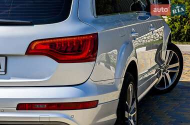 Позашляховик / Кросовер Audi Q7 2012 в 