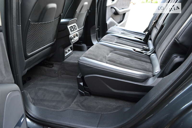 Позашляховик / Кросовер Audi Q7 2019 в Рівному