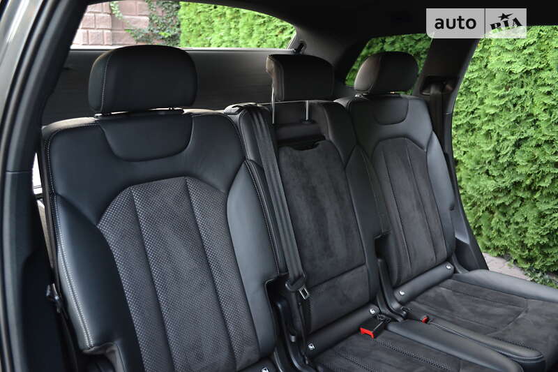 Позашляховик / Кросовер Audi Q7 2019 в Рівному