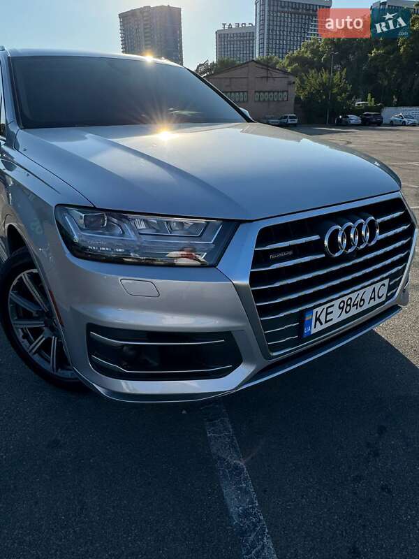 Позашляховик / Кросовер Audi Q7 2017 в 