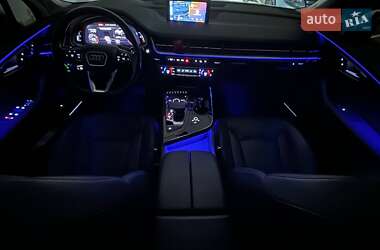Позашляховик / Кросовер Audi Q7 2017 в 
