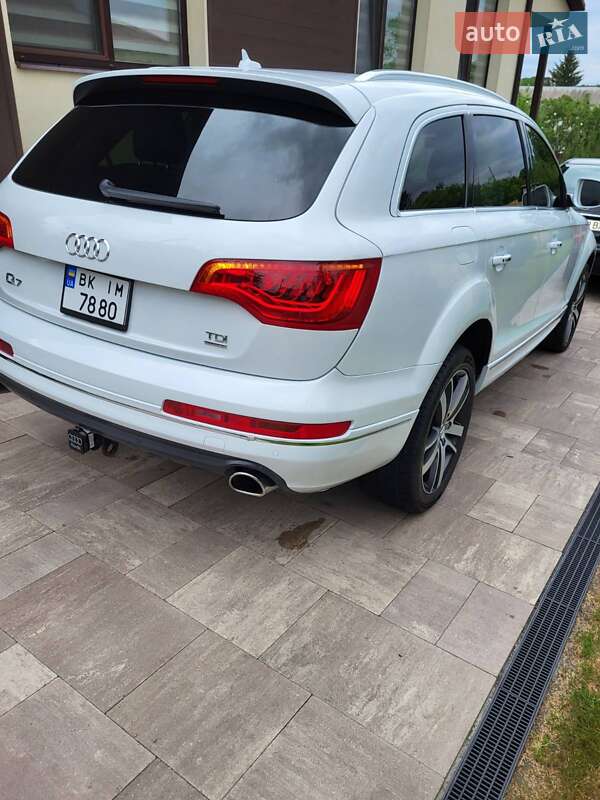 Позашляховик / Кросовер Audi Q7 2014 в Острозі