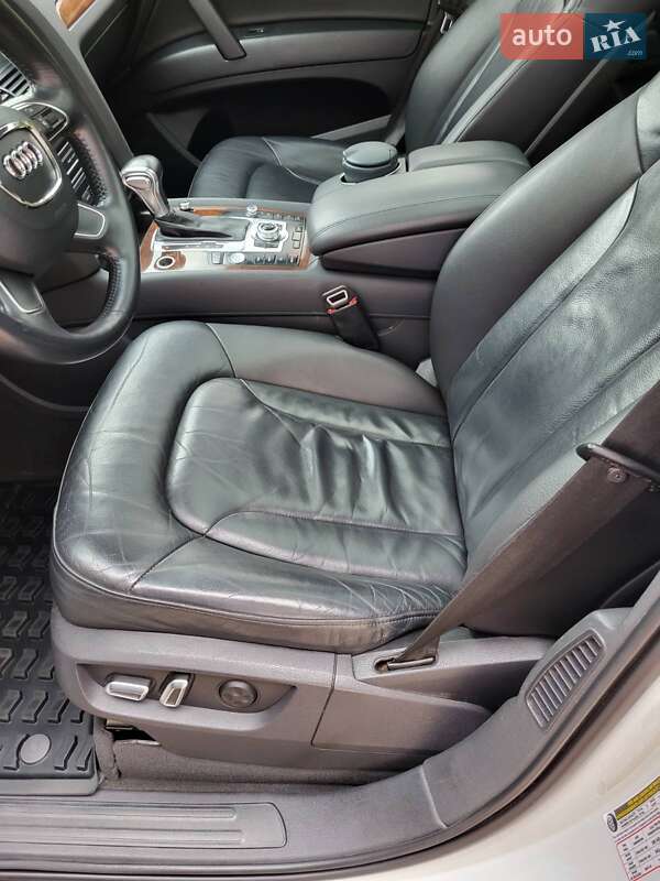 Позашляховик / Кросовер Audi Q7 2014 в Острозі