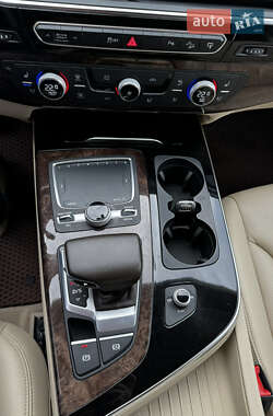 Внедорожник / Кроссовер Audi Q7 2015 в 