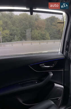 Внедорожник / Кроссовер Audi Q7 2017 в 