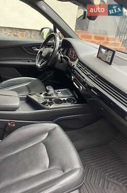 Внедорожник / Кроссовер Audi Q7 2017 в 