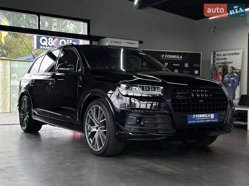 Внедорожник / Кроссовер Audi Q7 2017 в Нововолынске