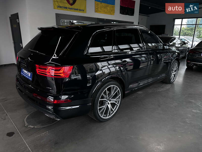 Внедорожник / Кроссовер Audi Q7 2017 в Нововолынске