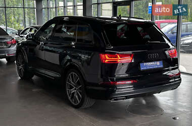 Внедорожник / Кроссовер Audi Q7 2017 в Нововолынске