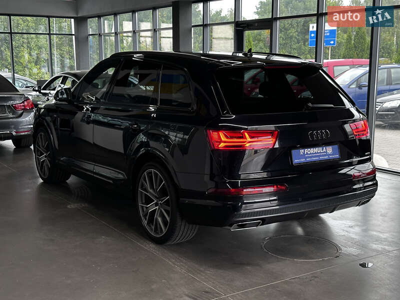 Внедорожник / Кроссовер Audi Q7 2017 в Нововолынске