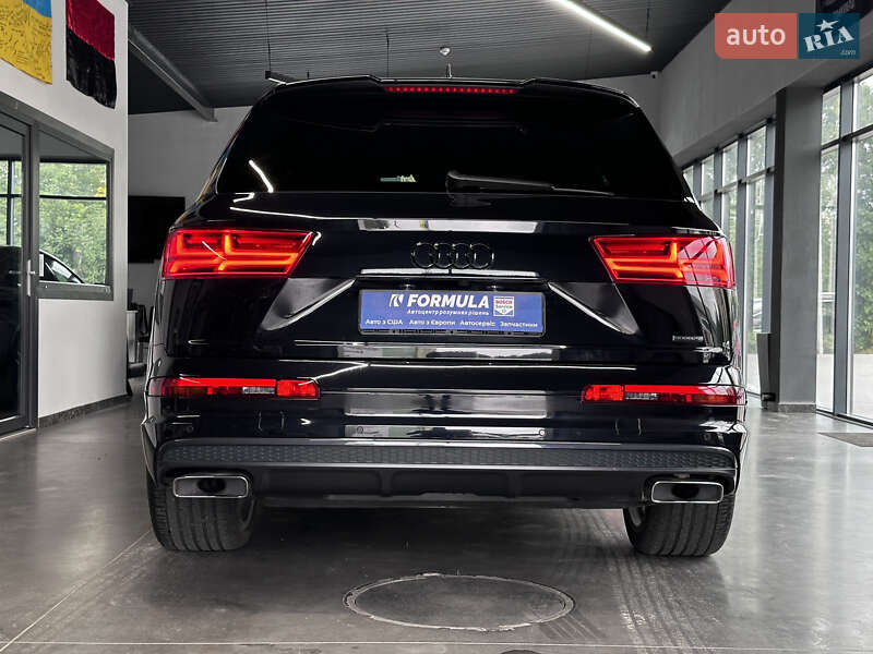 Внедорожник / Кроссовер Audi Q7 2017 в Нововолынске