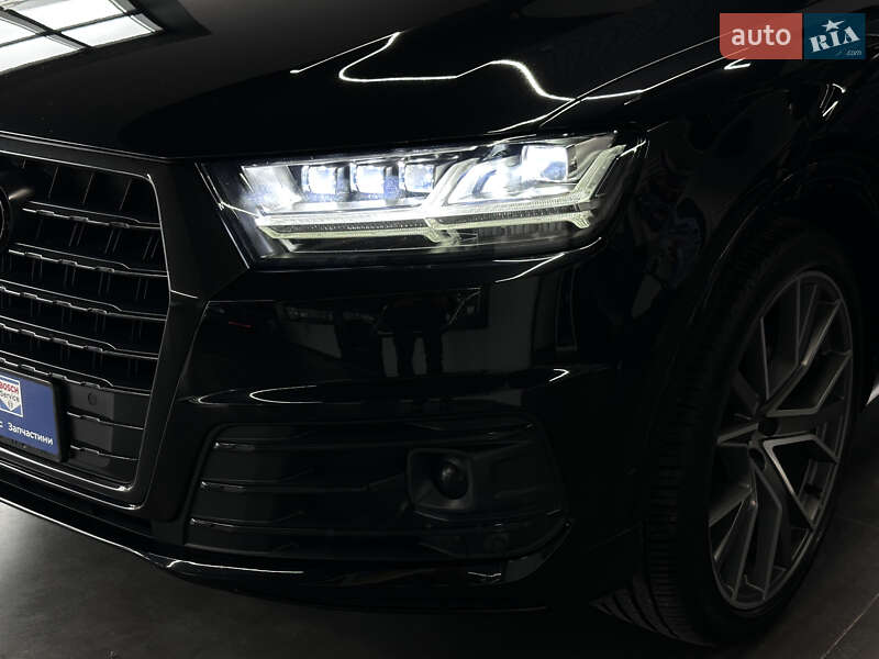 Внедорожник / Кроссовер Audi Q7 2017 в Нововолынске