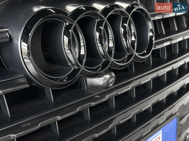 Внедорожник / Кроссовер Audi Q7 2017 в Нововолынске
