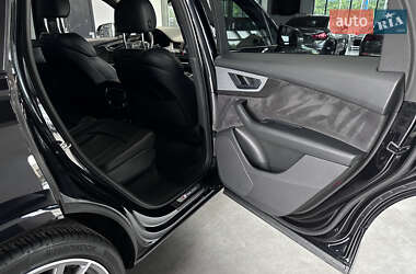 Внедорожник / Кроссовер Audi Q7 2017 в Нововолынске