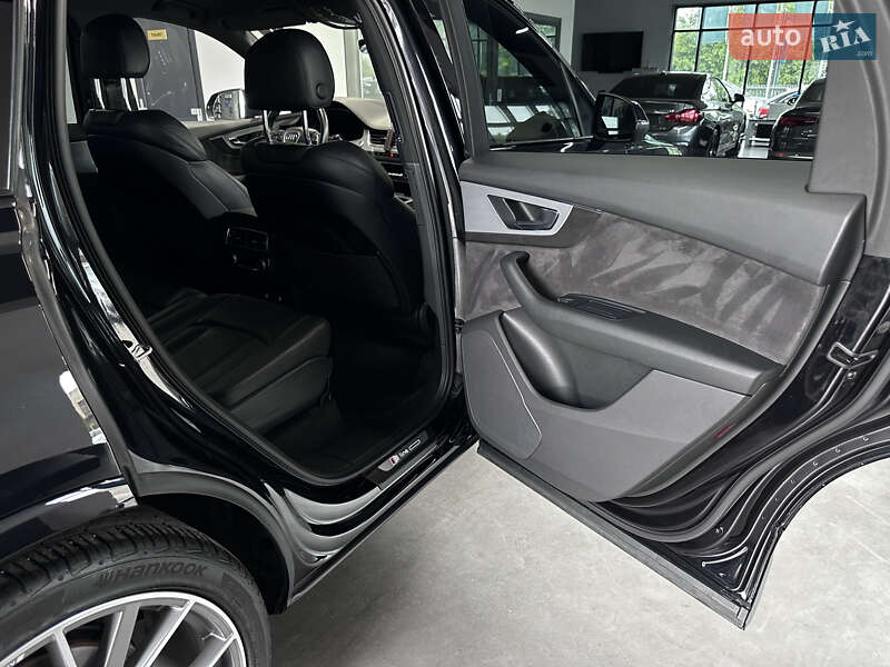 Внедорожник / Кроссовер Audi Q7 2017 в Нововолынске