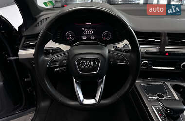 Позашляховик / Кросовер Audi Q7 2017 в 