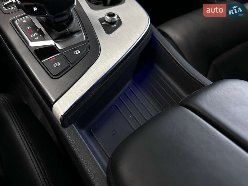 Внедорожник / Кроссовер Audi Q7 2017 в Нововолынске