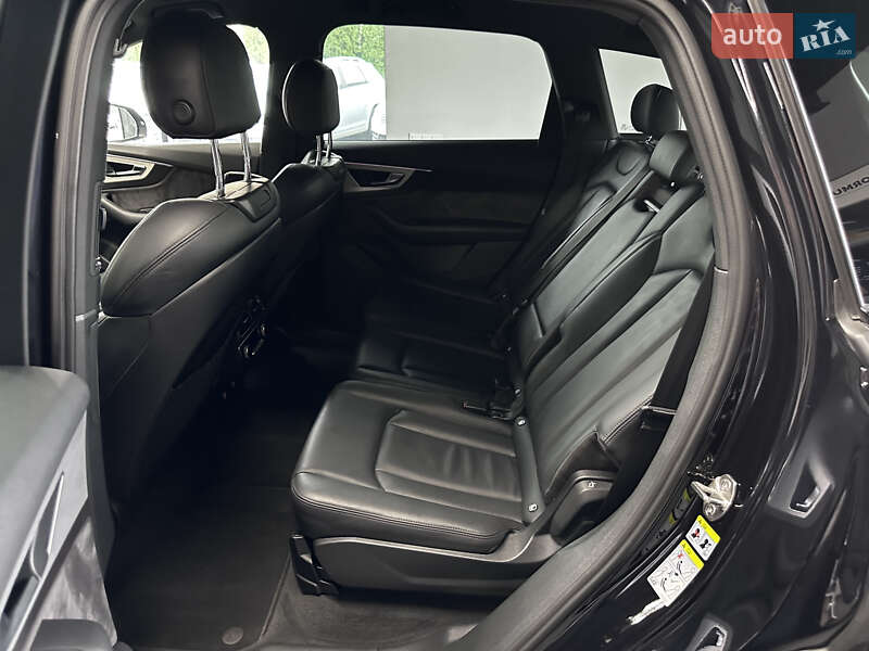 Внедорожник / Кроссовер Audi Q7 2017 в Нововолынске