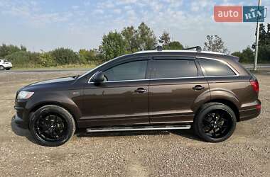 Позашляховик / Кросовер Audi Q7 2013 в 
