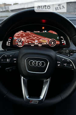 Позашляховик / Кросовер Audi Q7 2015 в 