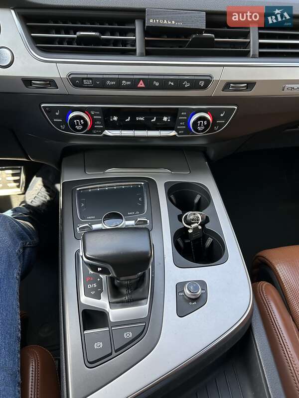 Позашляховик / Кросовер Audi Q7 2016 в Іршаві