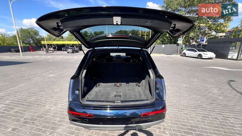 Позашляховик / Кросовер Audi Q7 2017 в Дніпрі