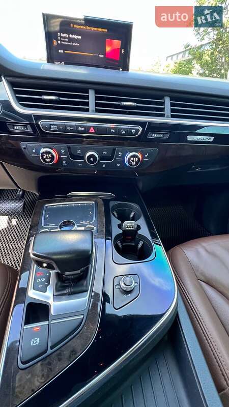 Позашляховик / Кросовер Audi Q7 2017 в Дніпрі