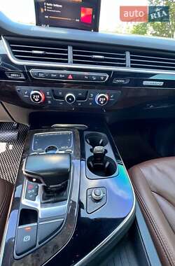 Внедорожник / Кроссовер Audi Q7 2017 в 