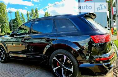 Внедорожник / Кроссовер Audi Q7 2016 в 